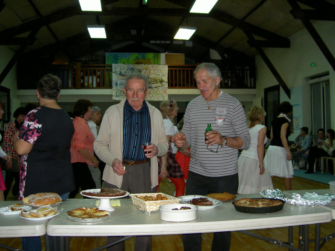 Vite mets en dans les poches, pendant que nos femmes dansent.